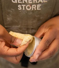 PROTECTING LEATHER BALM X ACT OF CARING<VEJA Online