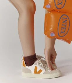 V-10 LACES LEATHER WHITE FURY ALMOND<VEJA Outlet